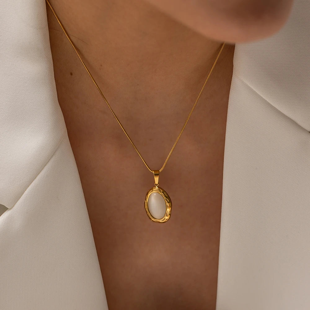 Collier Neva