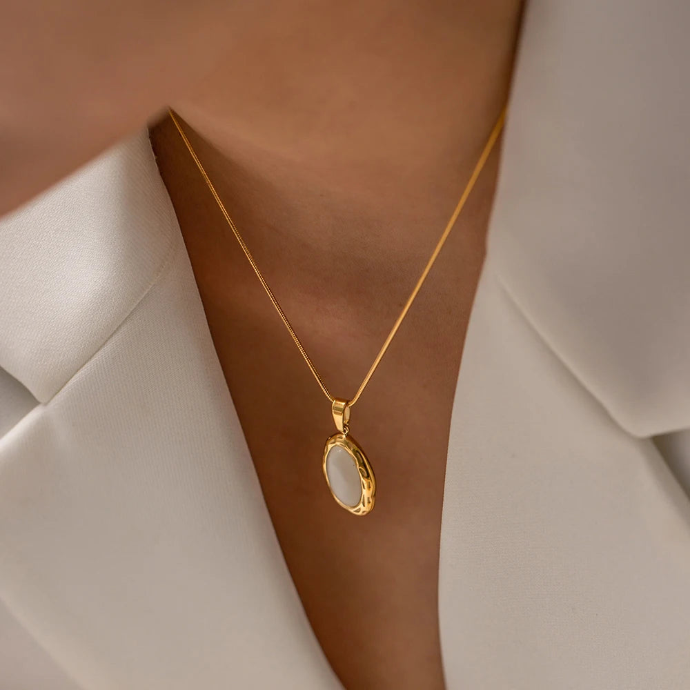 Collier Neva