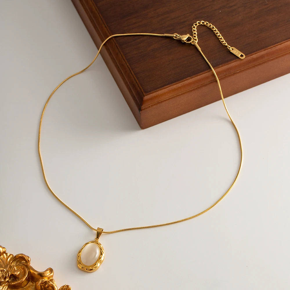 Collier Neva