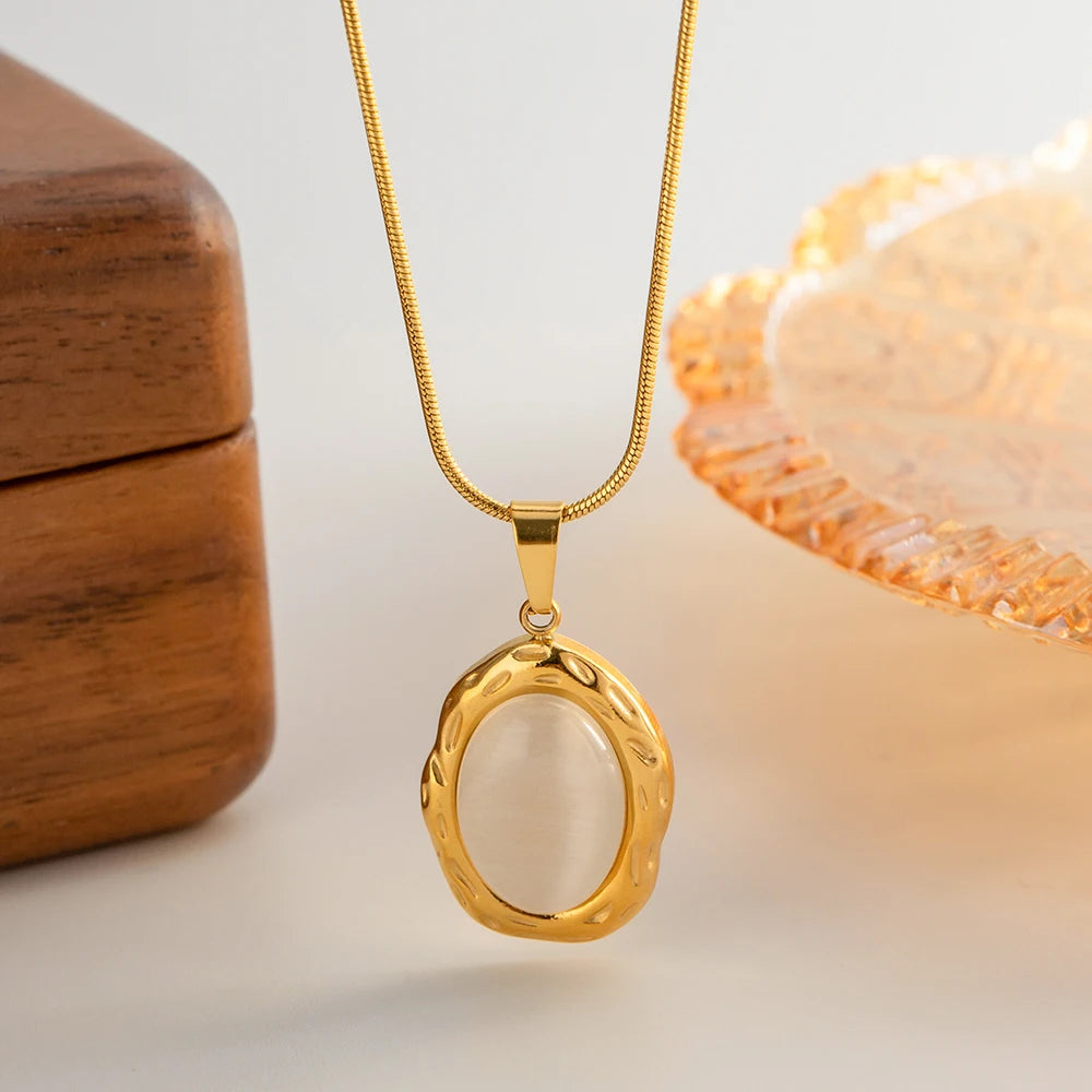 Collier Neva